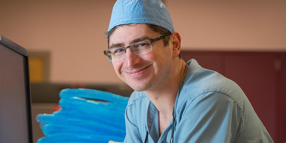 Dr. Nikolavsky,外科医生